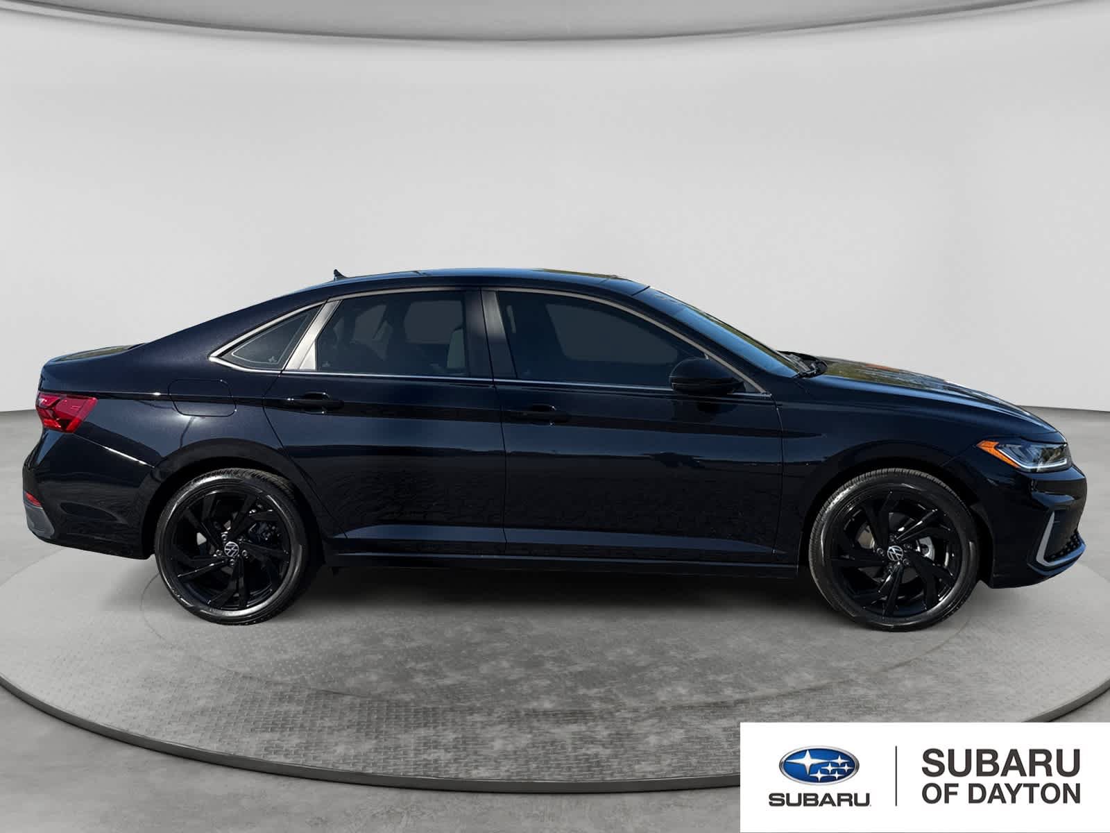 Used 2026 Volkswagen Jetta SE FWD image 4
