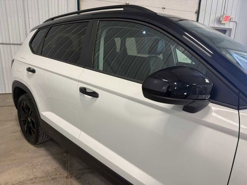 Used 2025 Volkswagen Taos SE image 11