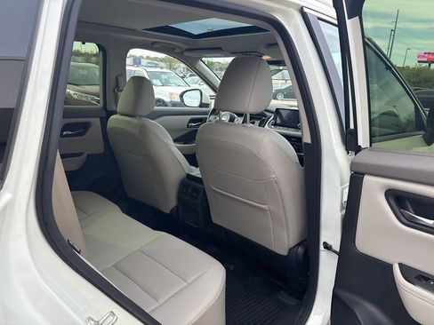 Used 2023 Nissan Rogue SV w/ SV Premium B Package image 32