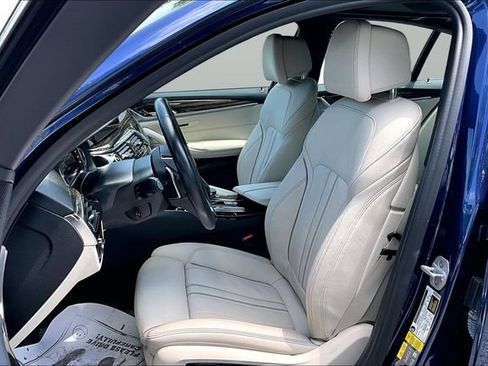Used 2018 BMW 530e xDrive w/ Premium Package 2 AWD/4WD image 23