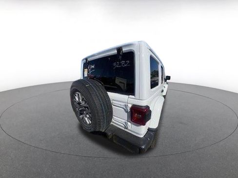 Used 2025 Jeep Wrangler Sahara image 5