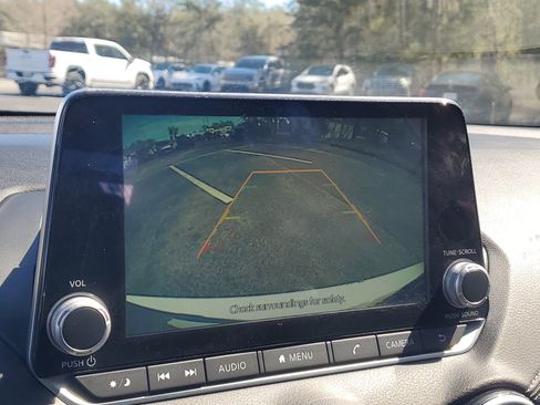 Used 2025 Nissan Sentra SV image 12