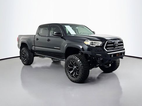 Used 2016 Toyota Tacoma SR5 w/ SR5 Appearance Package (SN) image 7