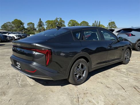 New 2025 Kia K4 LXS image 4