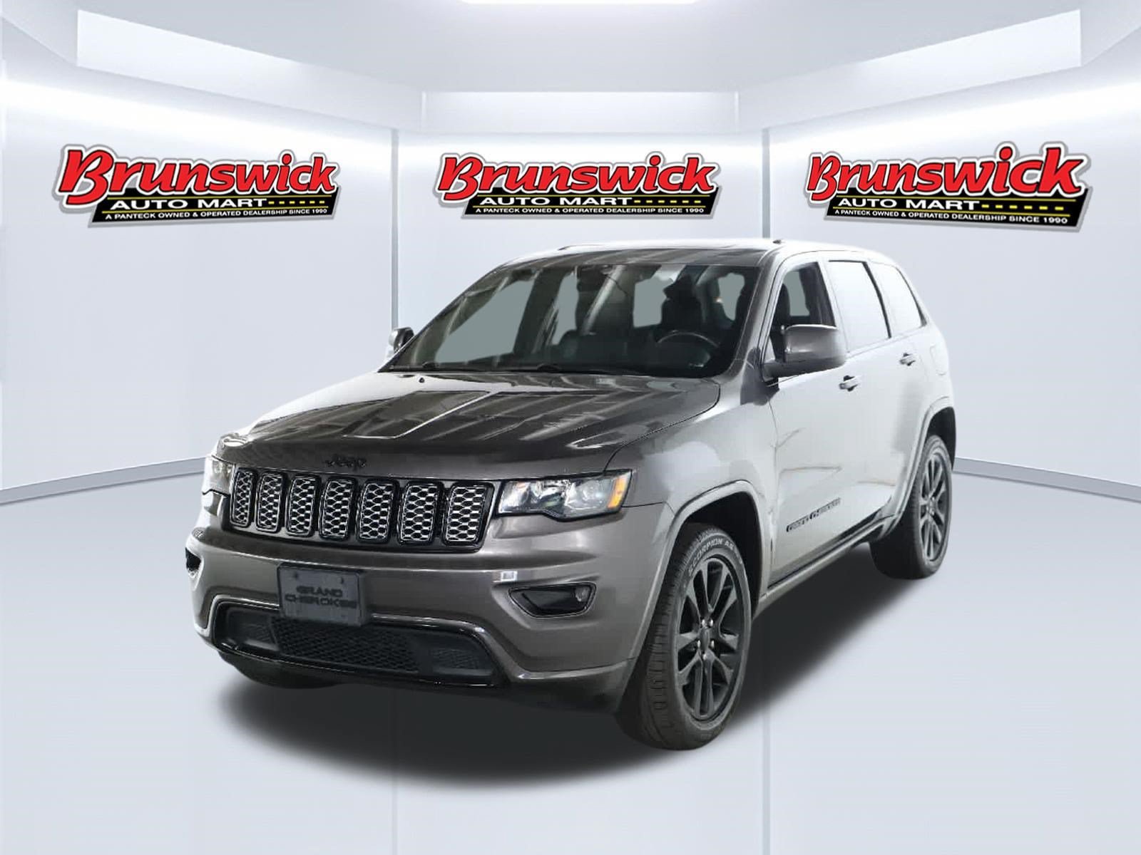 Used 2018 Jeep Grand Cherokee Altitude AWD/4WD image 1