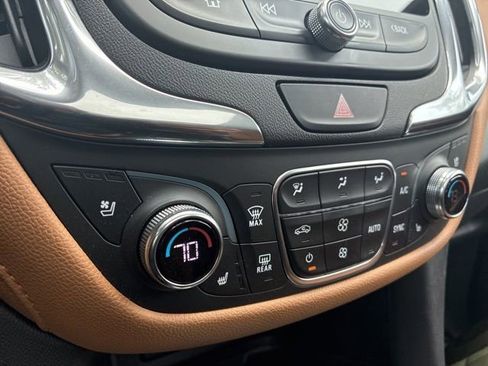 Used 2020 Chevrolet Equinox Premier FWD image 30