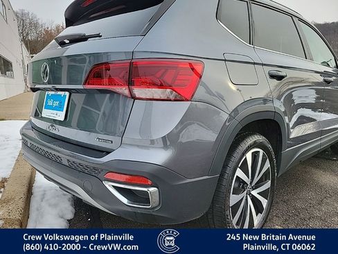 Certified 2022 Volkswagen Taos SE image 31