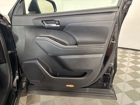 Used 2025 Toyota Highlander XSE AWD/4WD image 30
