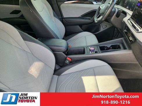 Used 2025 Volkswagen Tiguan SE R-Line AWD/4WD image 14