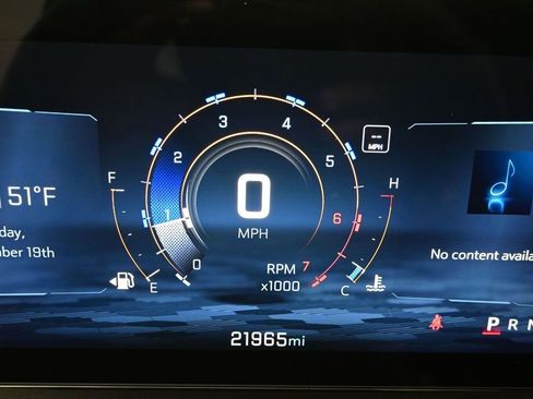 Certified 2025 Chevrolet Traverse LT w/ Sun and Wheel Package image 21