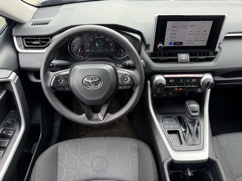Used 2025 Toyota RAV4 XLE FWD image 12