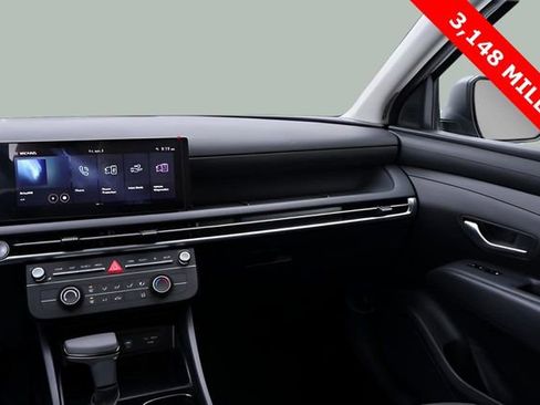 Used 2025 Hyundai Tucson SE image 11