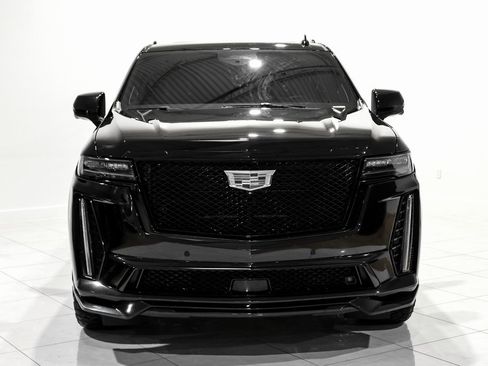 Used 2023 Cadillac Escalade ESV V image 2