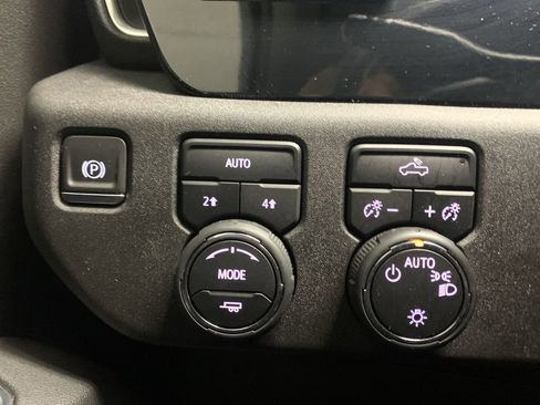 Used 2023 Chevrolet Silverado 1500 LT AWD/4WD image 43