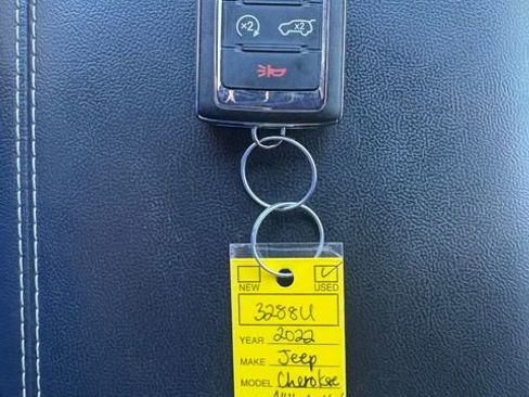 Used 2022 Jeep Grand Cherokee Altitude image 27