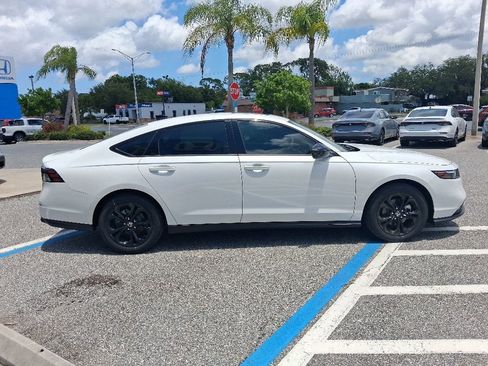 Certified 2025 Honda Accord SE image 5