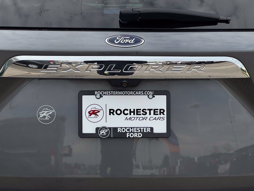 Used 2023 Ford Explorer XLT w/ Equipment Group 202A AWD/4WD image 46