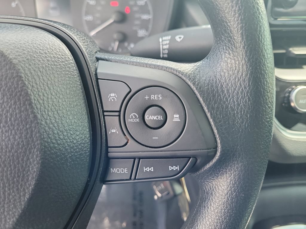Used 2025 Toyota Corolla LE FWD image 17
