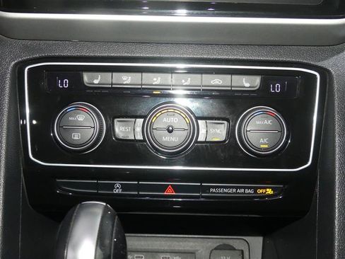 Used 2022 Volkswagen Atlas SE w/ Panoramic Sunroof Package FWD image 38
