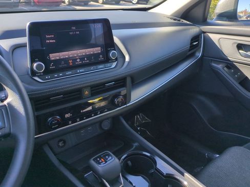 Certified 2024 Nissan Rogue SV image 22