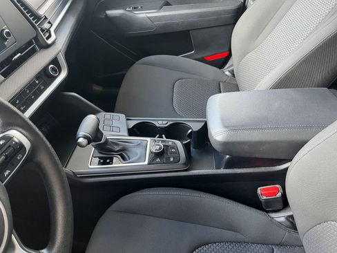 Used 2025 Kia Sportage LX image 41