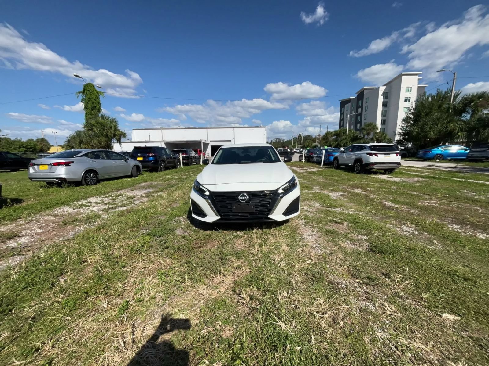 Used 2025 Nissan Altima 2.5 SV FWD image 4