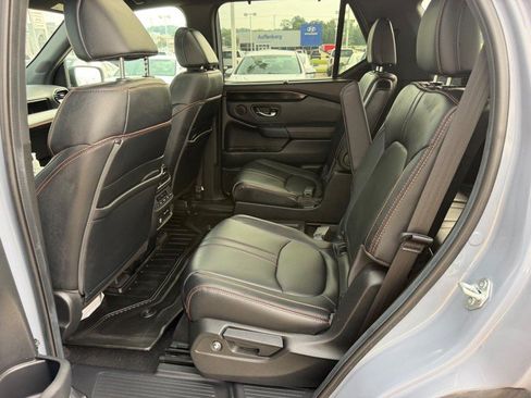 Used 2025 Honda Pilot TrailSport image 10