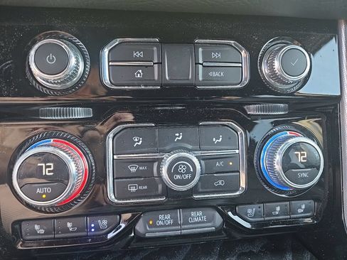 Used 2023 GMC Yukon Denali AWD/4WD image 5