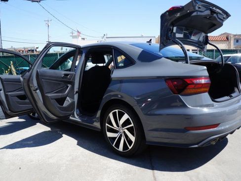 Used 2019 Volkswagen Jetta GLI image 32