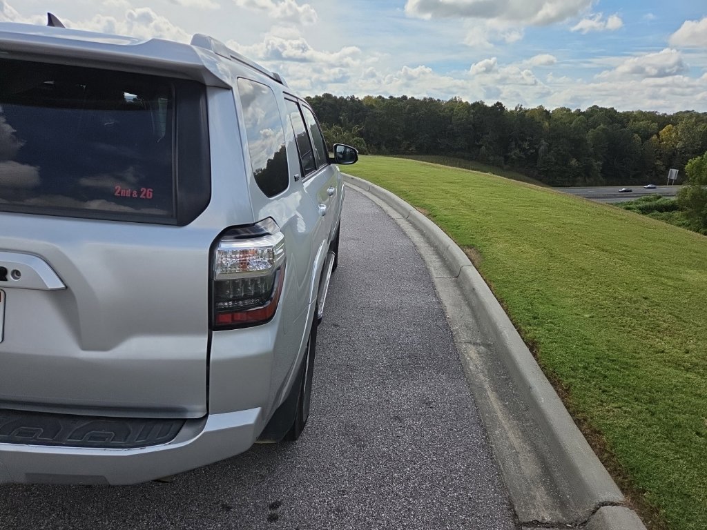 Used 2014 Toyota 4Runner SR5 AWD/4WD image 8