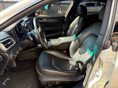 Used 2015 Maserati Ghibli Base image 9