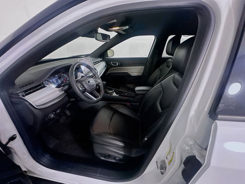 Used 2025 Jeep Compass Limited image 13