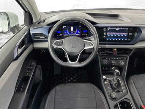 Used 2022 Volkswagen Taos SE image 9