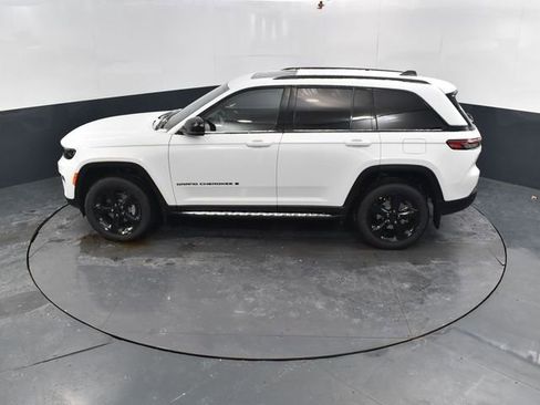 New 2025 Jeep Grand Cherokee Altitude w/ Trailer Tow Package AWD/4WD image 42
