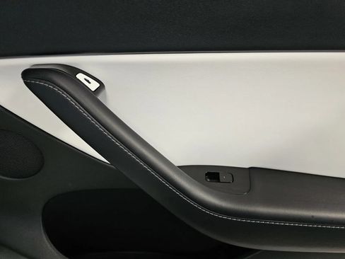 Used 2021 Tesla Model Y Long Range AWD/4WD image 8