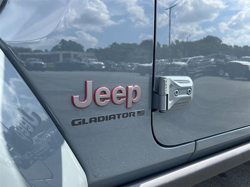 New 2025 Jeep Gladiator Rubicon image 39