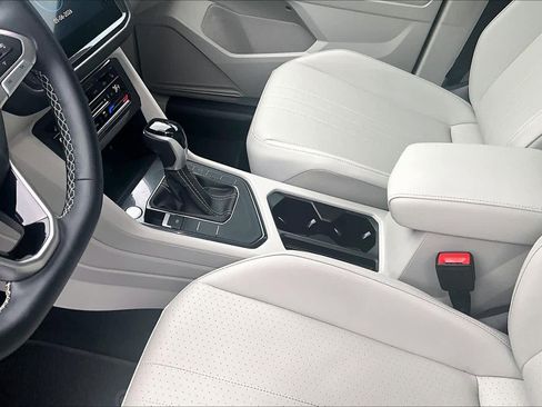 Certified 2023 Volkswagen Tiguan SE w/ Panoramic Sunroof Package FWD image 17