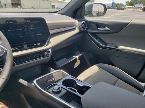 New 2026 Chevrolet Equinox LT w/ Convenience Package II FWD image 37