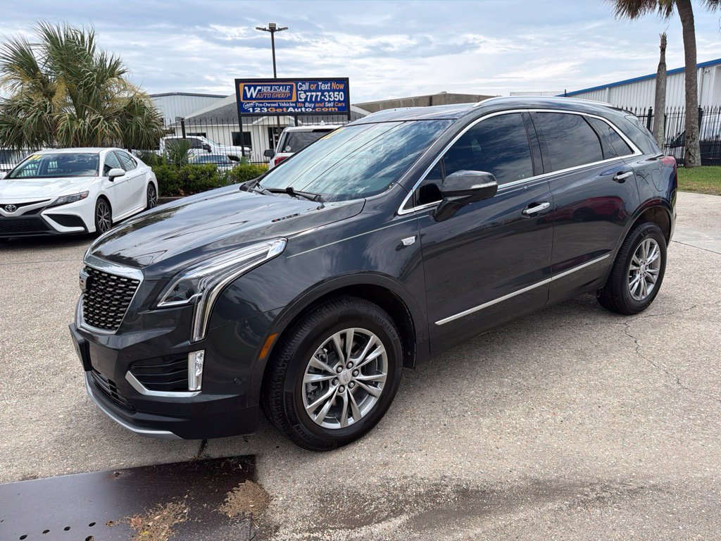 Used 2022 Cadillac XT5 Premium Luxury w/ Technology Package FWD image 2