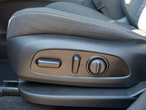 Used 2020 Chevrolet Equinox LT w/ Driver Convenience Package FWD image 17