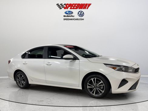 Used 2024 Kia Forte LXS FWD image 3