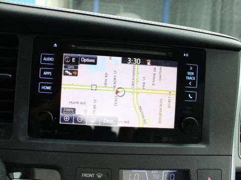 Used 2015 Toyota Sienna XLE Premium image 32