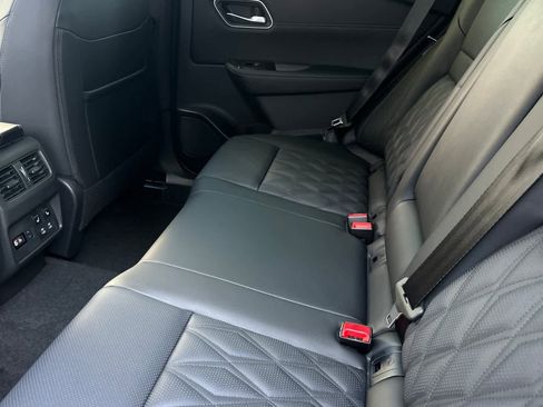 New 2026 Nissan Rogue Platinum image 5