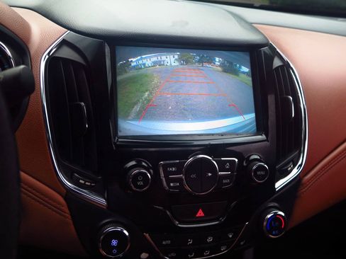 Used 2017 Chevrolet Cruze Premier FWD image 11