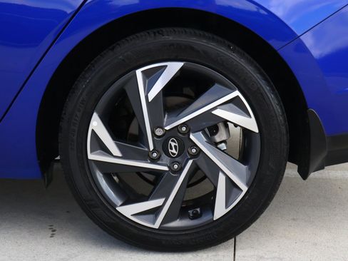 Certified 2025 Hyundai Elantra Sport image 8