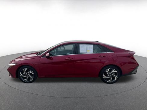 Used 2025 Hyundai Elantra Limited image 9