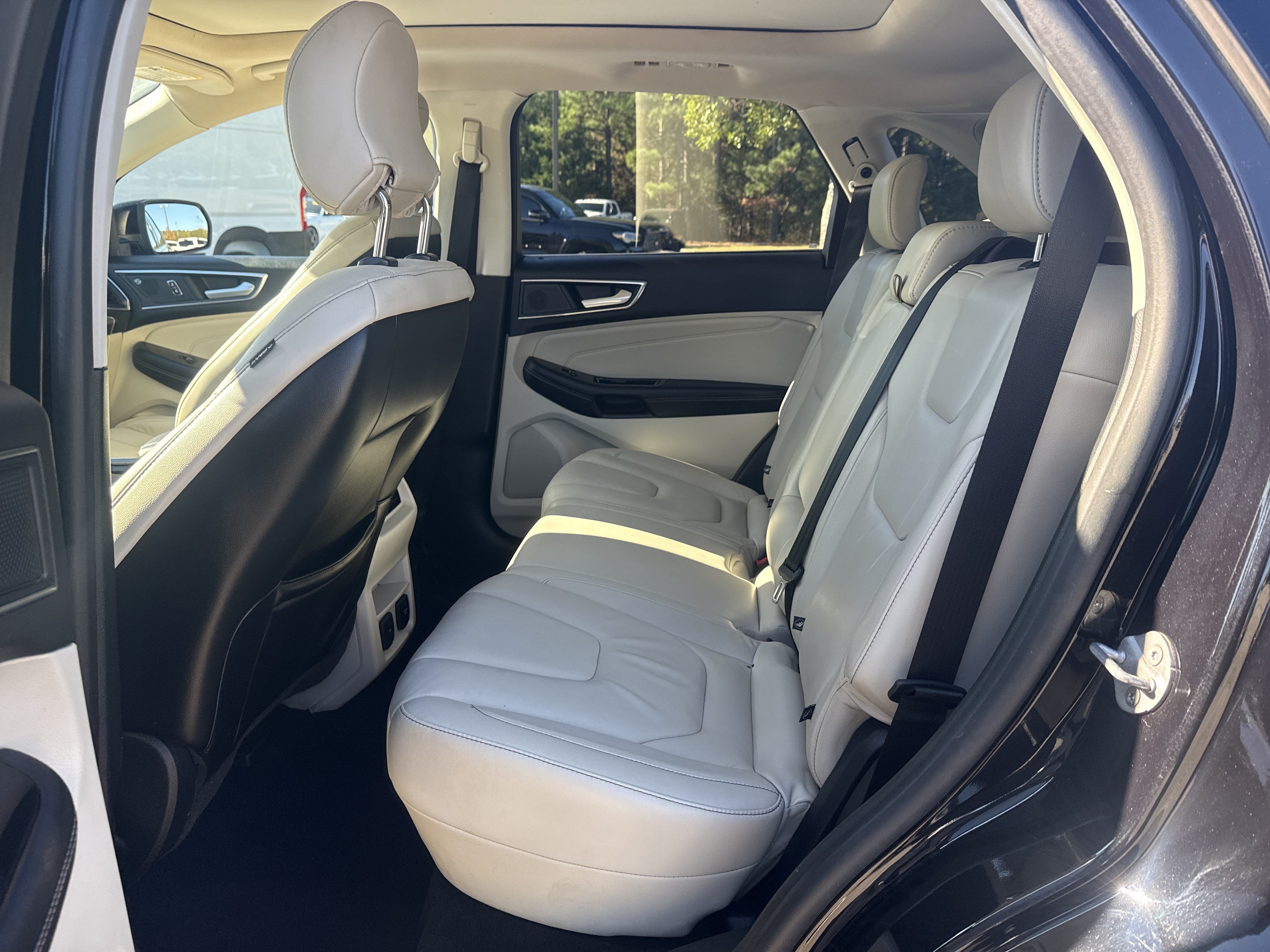 Used 2019 Ford Edge Titanium FWD image 21