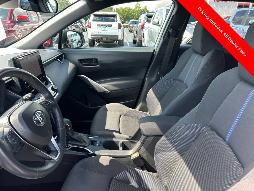 Used 2024 Toyota Corolla Cross AWD Hybrid w/ Moonroof Package image 2