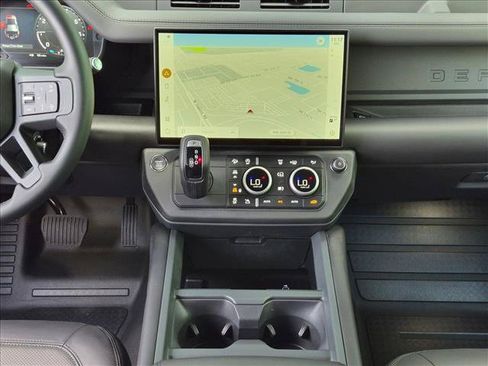 Certified 2026 Land Rover Defender 110 X-Dynamic SE AWD/4WD image 15