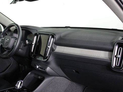 Certified 2025 Volvo XC40 B5 Plus image 22